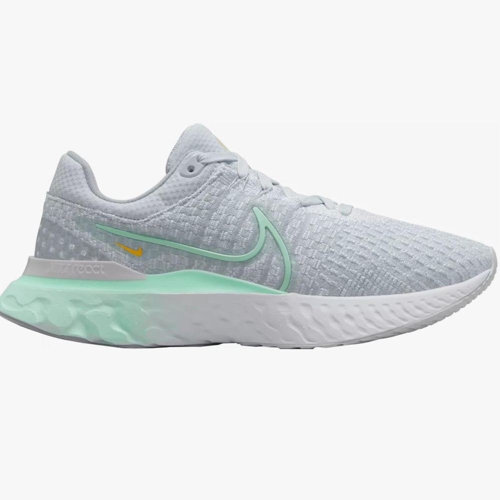 Nike Women's React Infinity Run Flyknit 3
